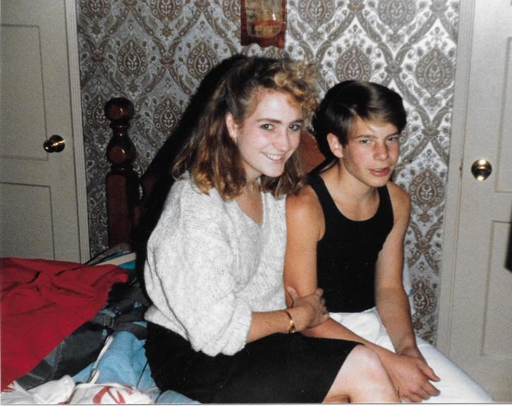 Michelle 多德和弟弟十几岁的时候